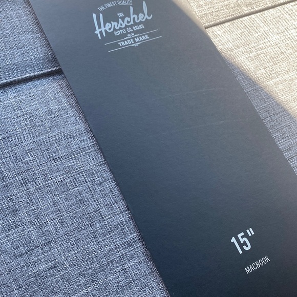 Herschel Spokane Raven Crosshatch 15 inch MacBook laptop sleeve - Picture 5 of 7